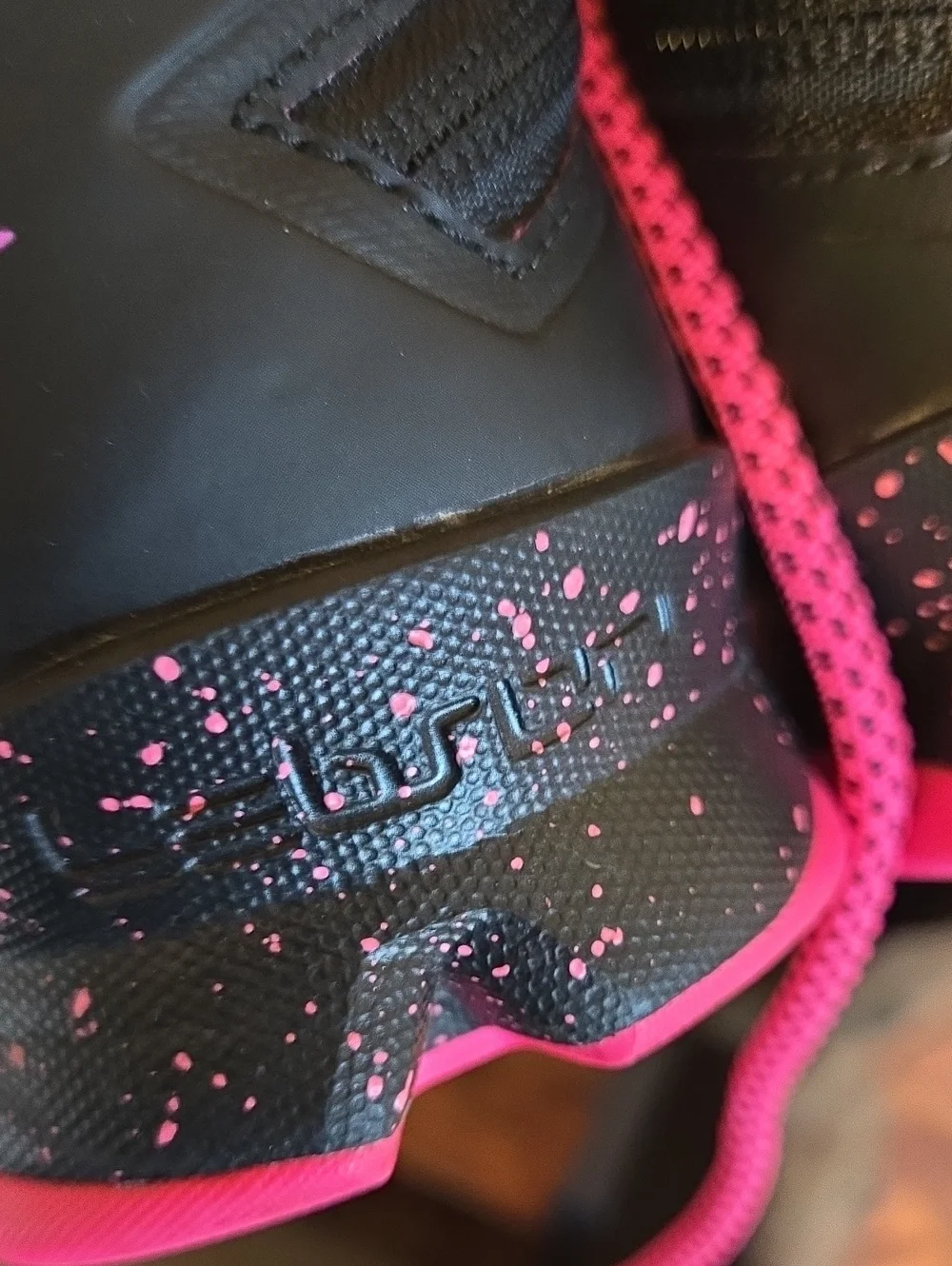 Nike Lebron Zoom Soldier 8 Breast Cancer Edition Pink and Black Size 9.5